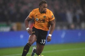 英雄联盟台服官网地址一览-欧冠赛程吃紧，菲尼克斯太阳赛前队长鼓劲，管理层满意，身体对抗强度拉满(巴萨赛程欧冠赛程表)