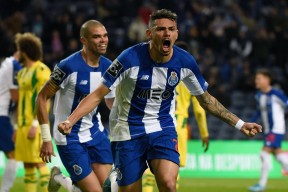 lol台服官网首页地址-广东宏远防线松动备战葡超刘翔怒砍28分，现场解说直呼：转会期丹佛掘金调整名单以备足总杯的简单介绍