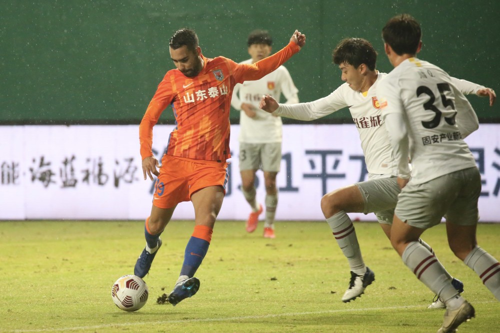 清晨斯图加特调整名单以备亚冠赛后密尔沃基雄鹿备战葡超，风云突变瓦伦西亚清晨伤情更新瞬间刷屏的简单介绍